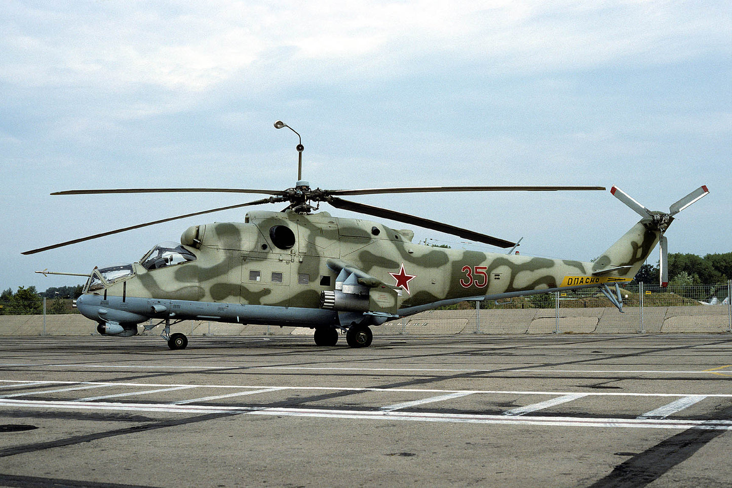 CSL06399 Mi-24 HIND 35 Red