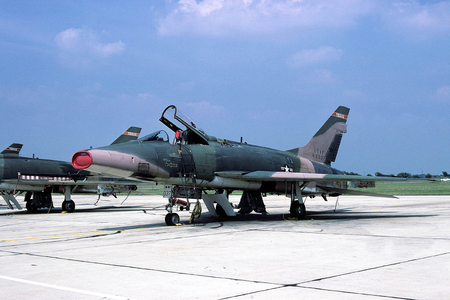 CSL06570 F-100D SUPER SABRE 56-3037