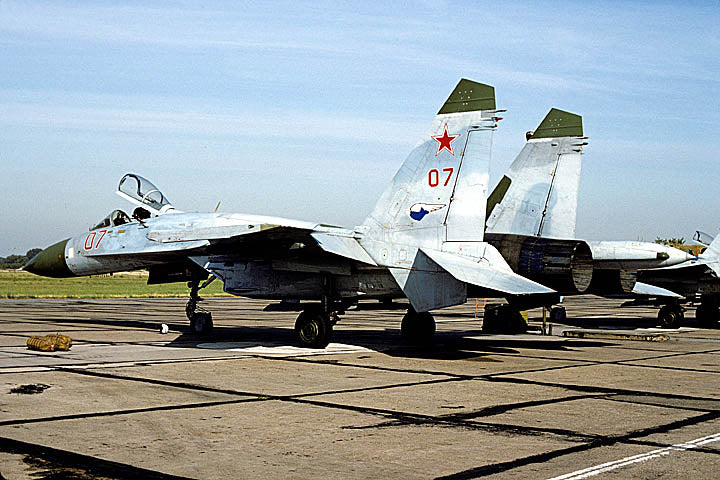 CSL07891 Su-27 FLANKER 07 red