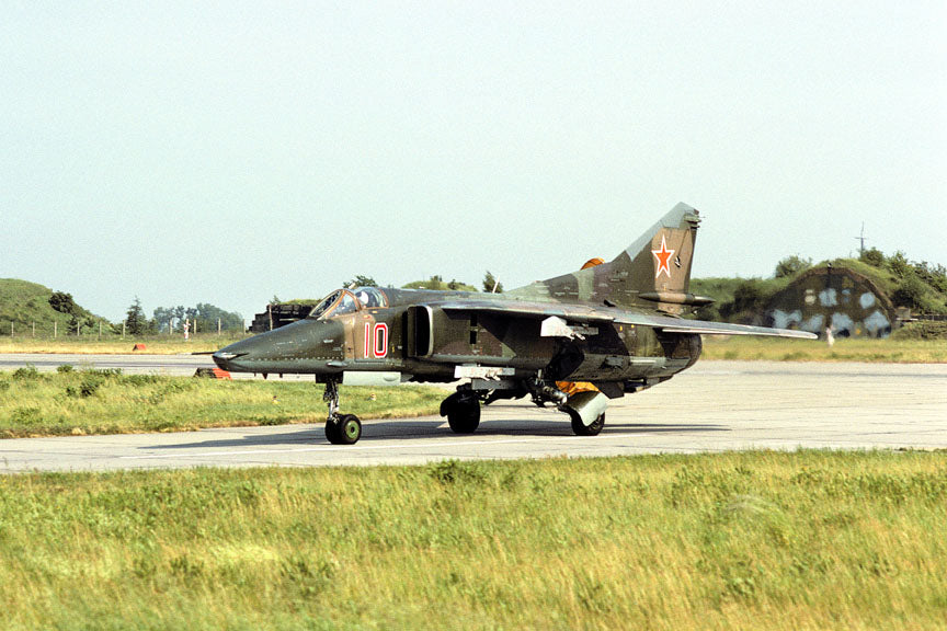 CSL07895 MiG-27M FLOGGER 10 red