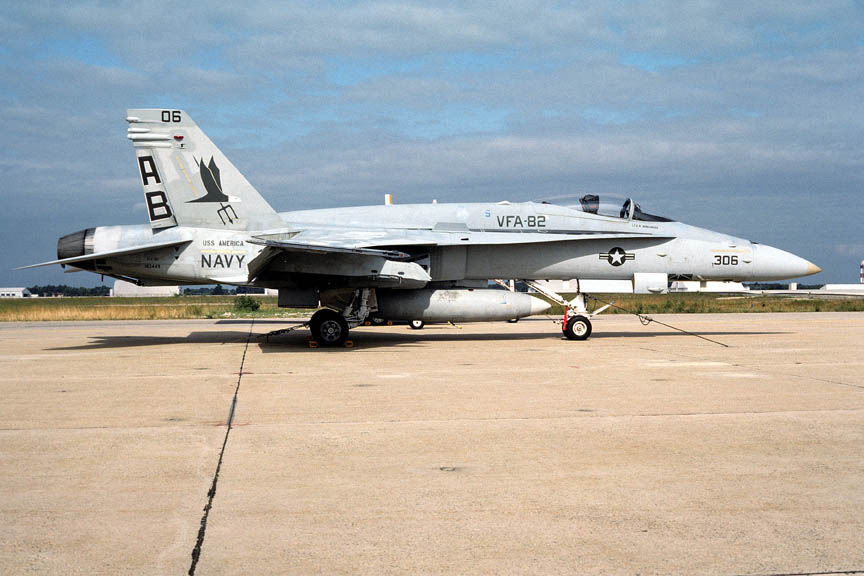 CSL07934 F-18C HORNET 163449/AB306