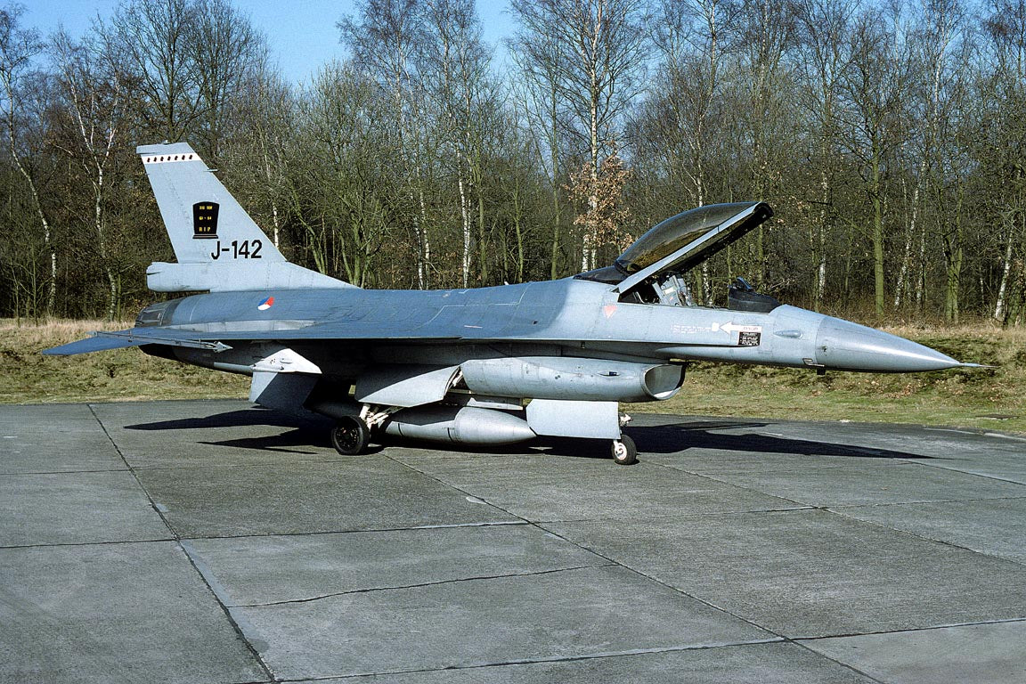CSL07967 F-16A FIGHTING FALCON J-142
