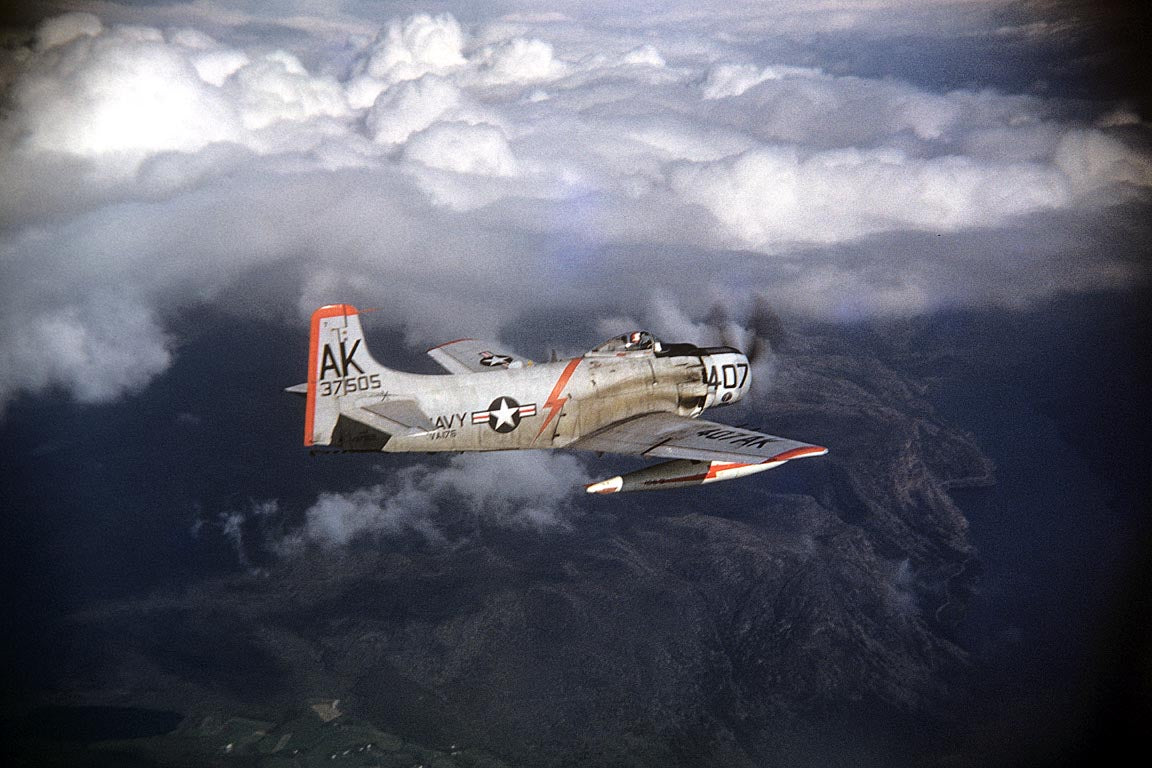 CSL08036 AD-6 SKYRAIDER 137505/AK407