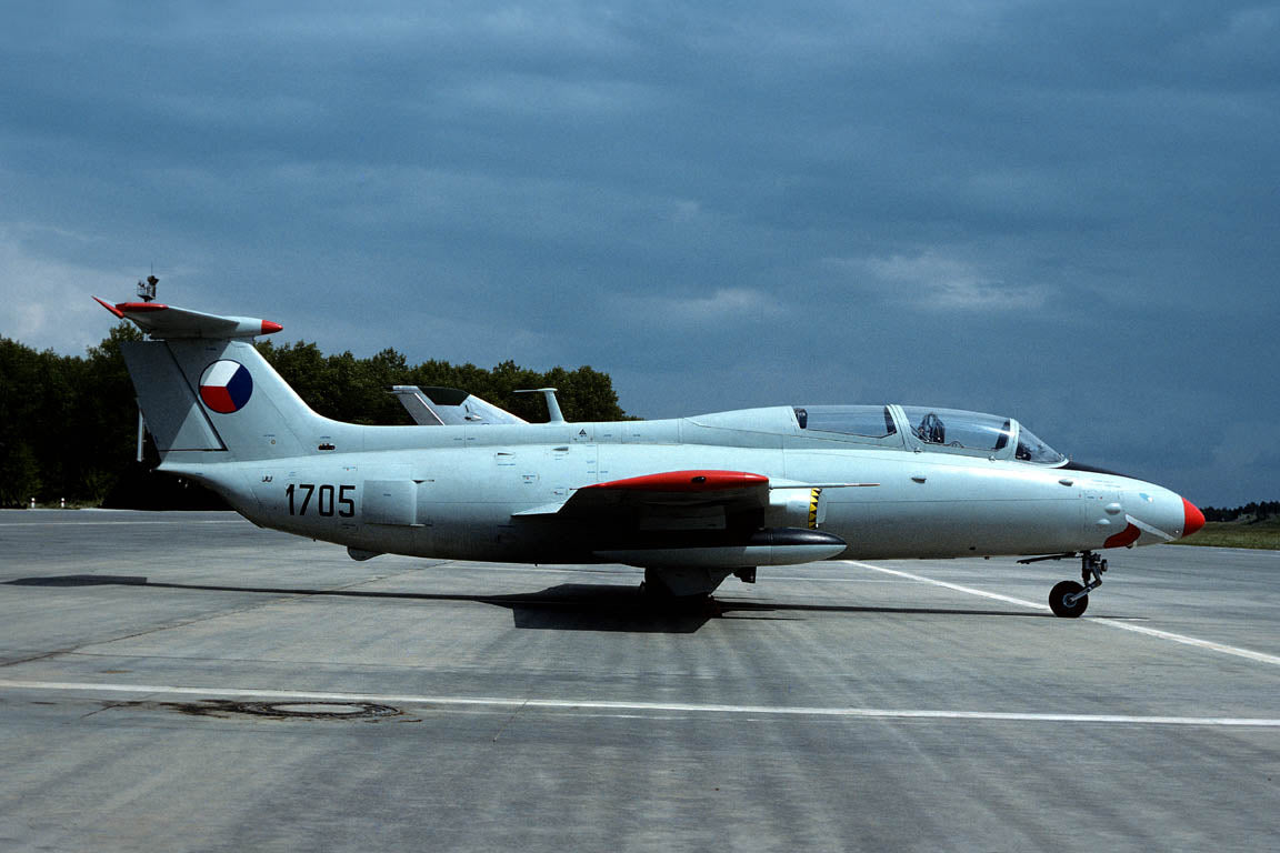 CSL08167 L-29 DELPHIN 1705