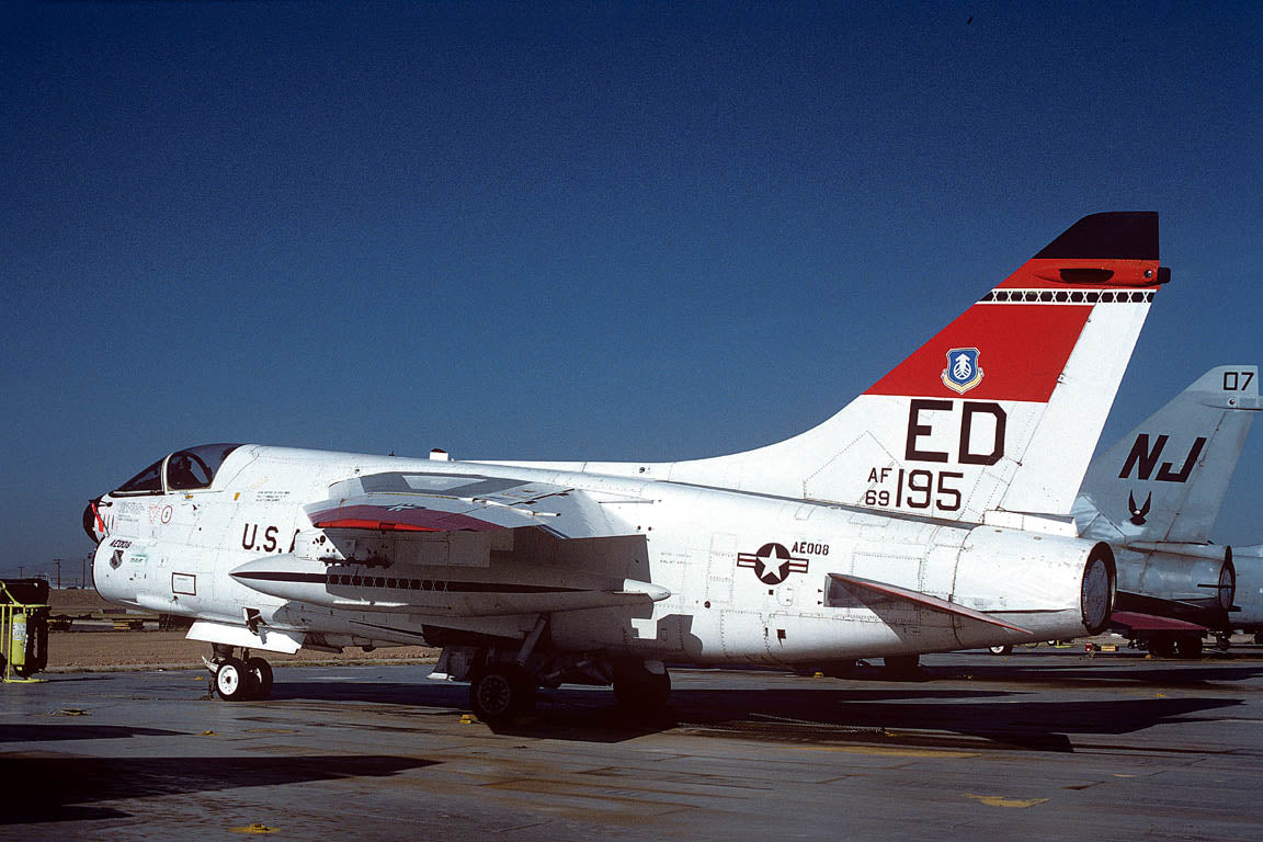 CSL08185 A-7D CORSAIR II 69-6195/ED