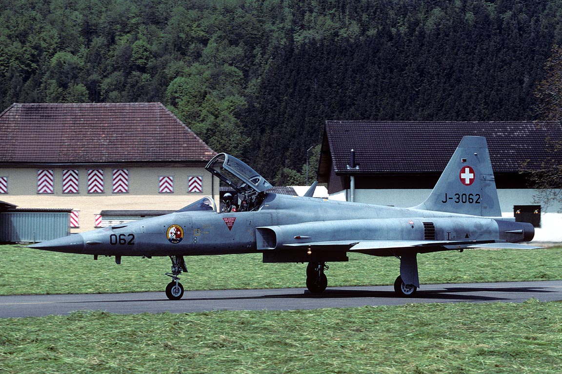 CSL08342 F-5E TIGER J-3062/062