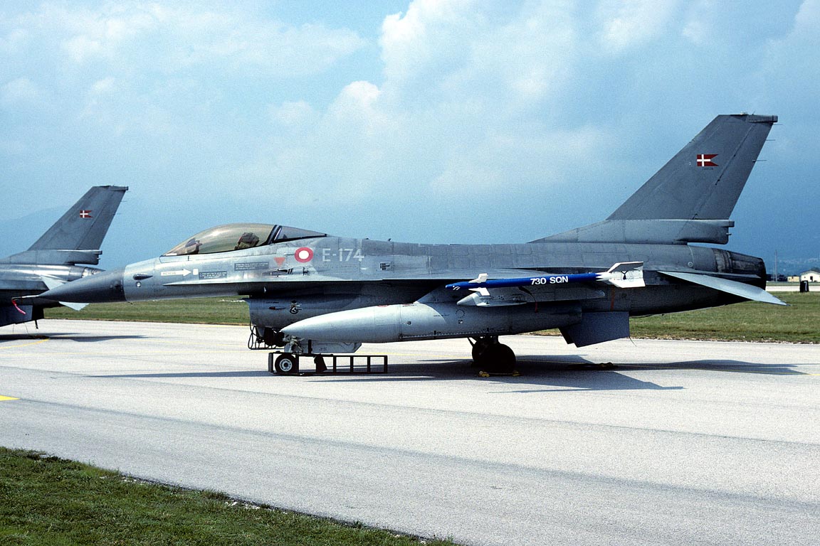 CSL08488 F-16A FIGHTING FALCON E-174