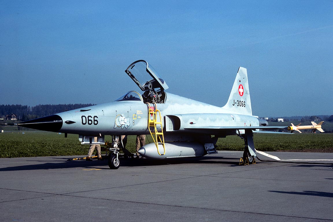CSL08515 F-5E TIGER J-3066/066