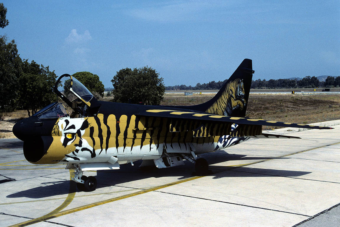 VIG00504 A-7E CORSAIR II 158825