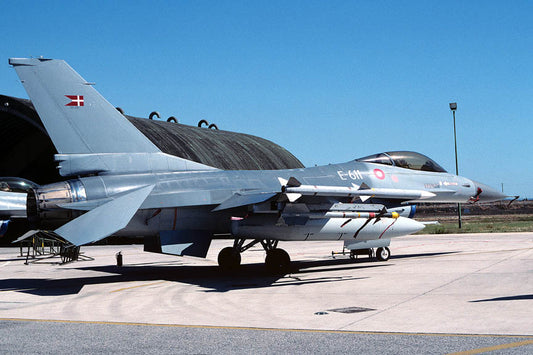 CSL00074 F-16A FIGHTING FALCON E-611