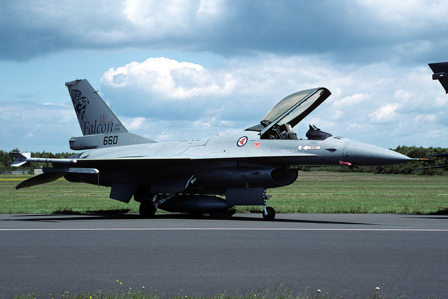 CSL06107 F-16A FIGHTING FALCON 660