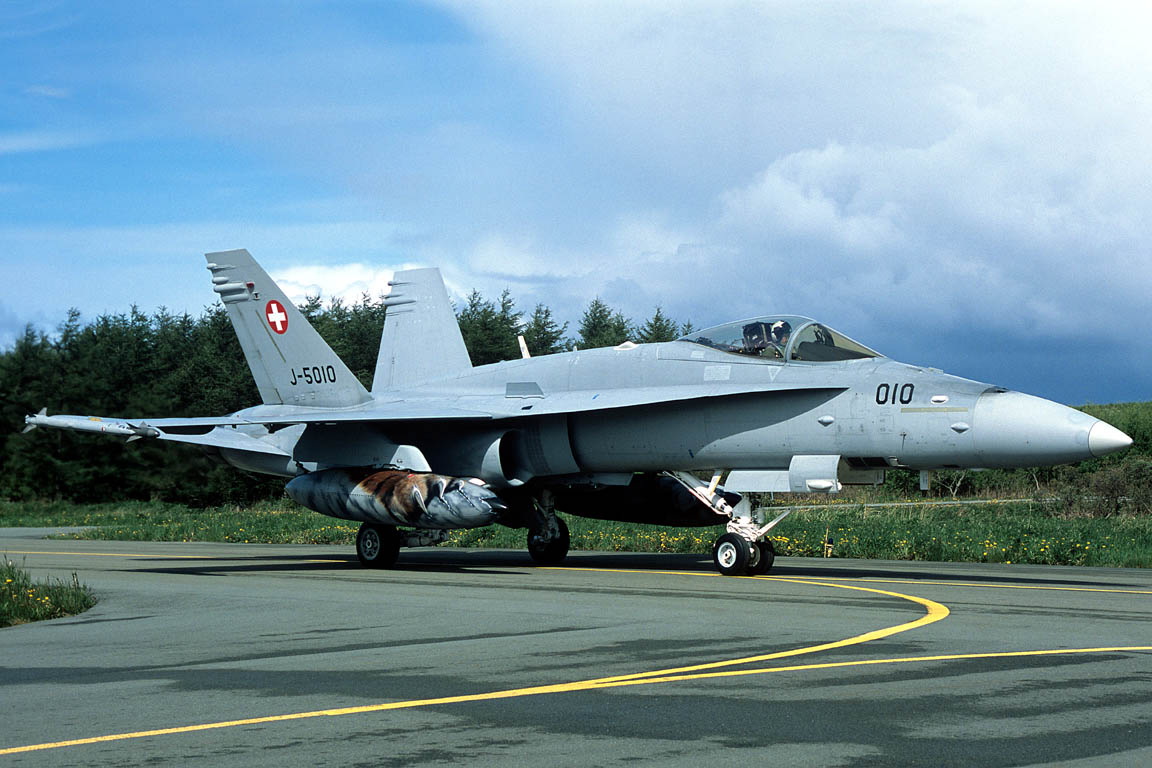 CSL06135 F-18C J-5010/010