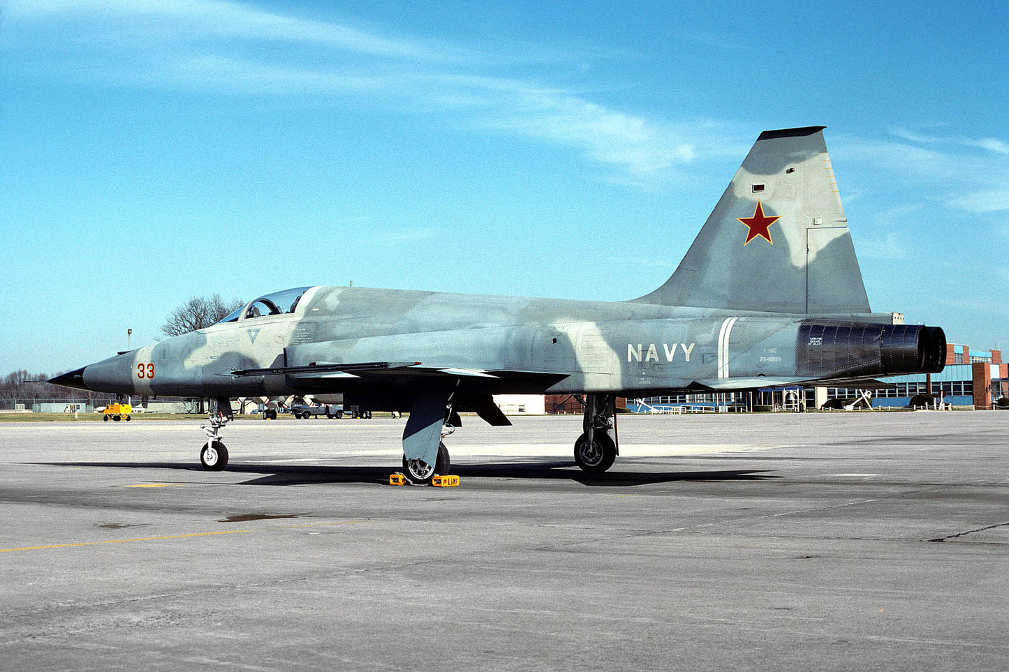 CSL06263 F-5E TIGER 730881/33