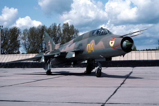 CSL06296 Su-17M-4 FITTER 04 yellow