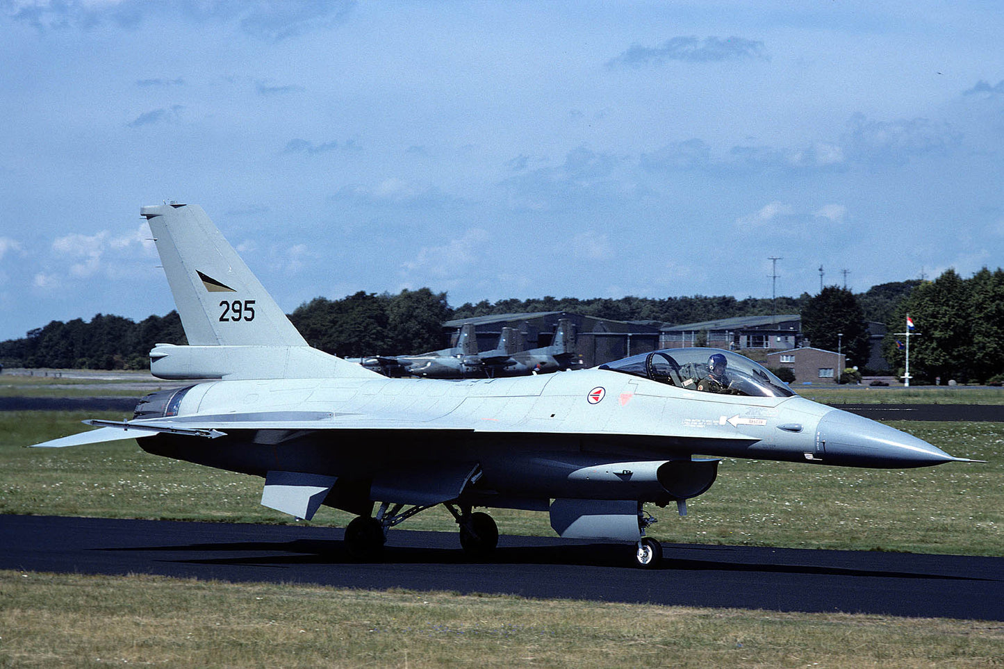 CSL06525 F-16A FIGHTING FALCON 295