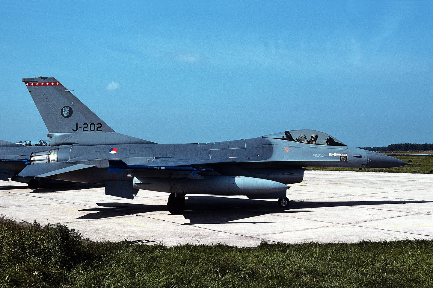 CSL06529 F-16A FIGHTING FALCON J-202