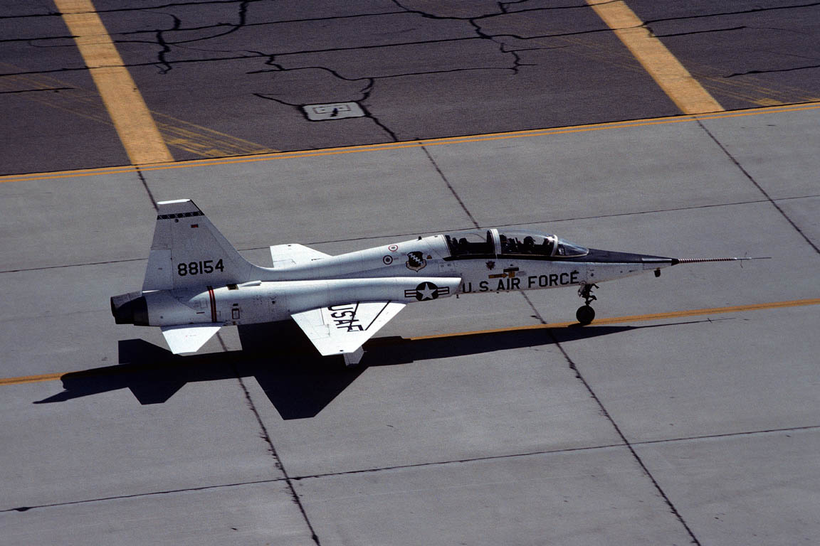 CSL07042 T-38A TALON 68-8154