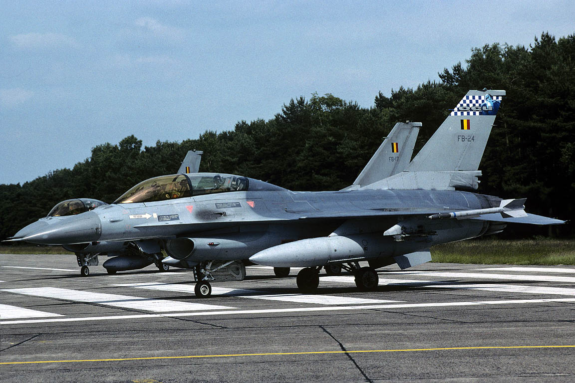 CSL07045 F-16B FIGHTING FALCON FB24