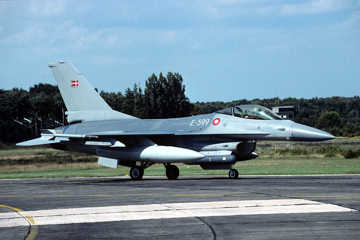 CSL07052 F-16A FIGHTING FALCON E-599