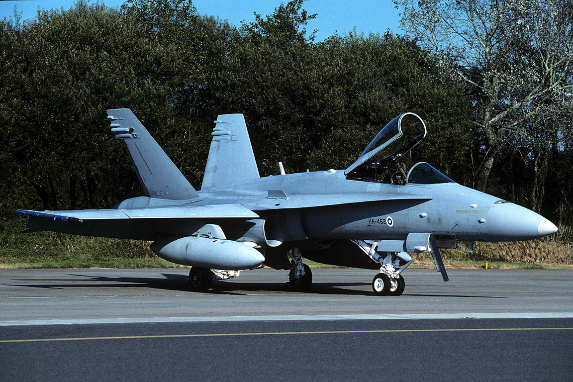 CSL07053 F-18C HORNET HN-452