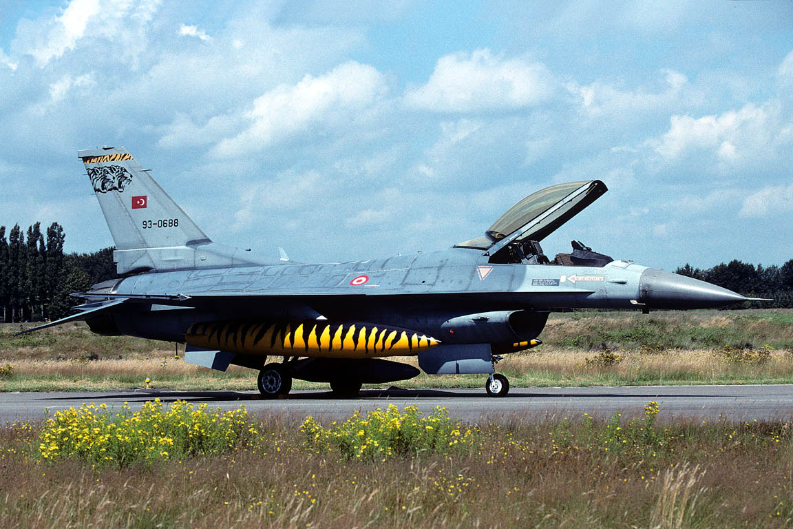 CSL07060 F-16C FIGHTING FALCON 93-0688