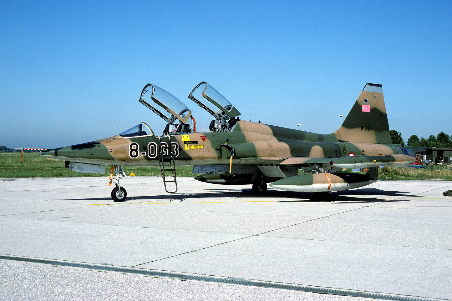 CSL07067 F-5B FREEDOM FIGHTER 1033/8-033