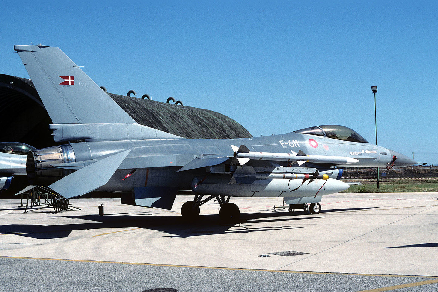 CSL07253 F-16A FIGHTING FALCON E-611