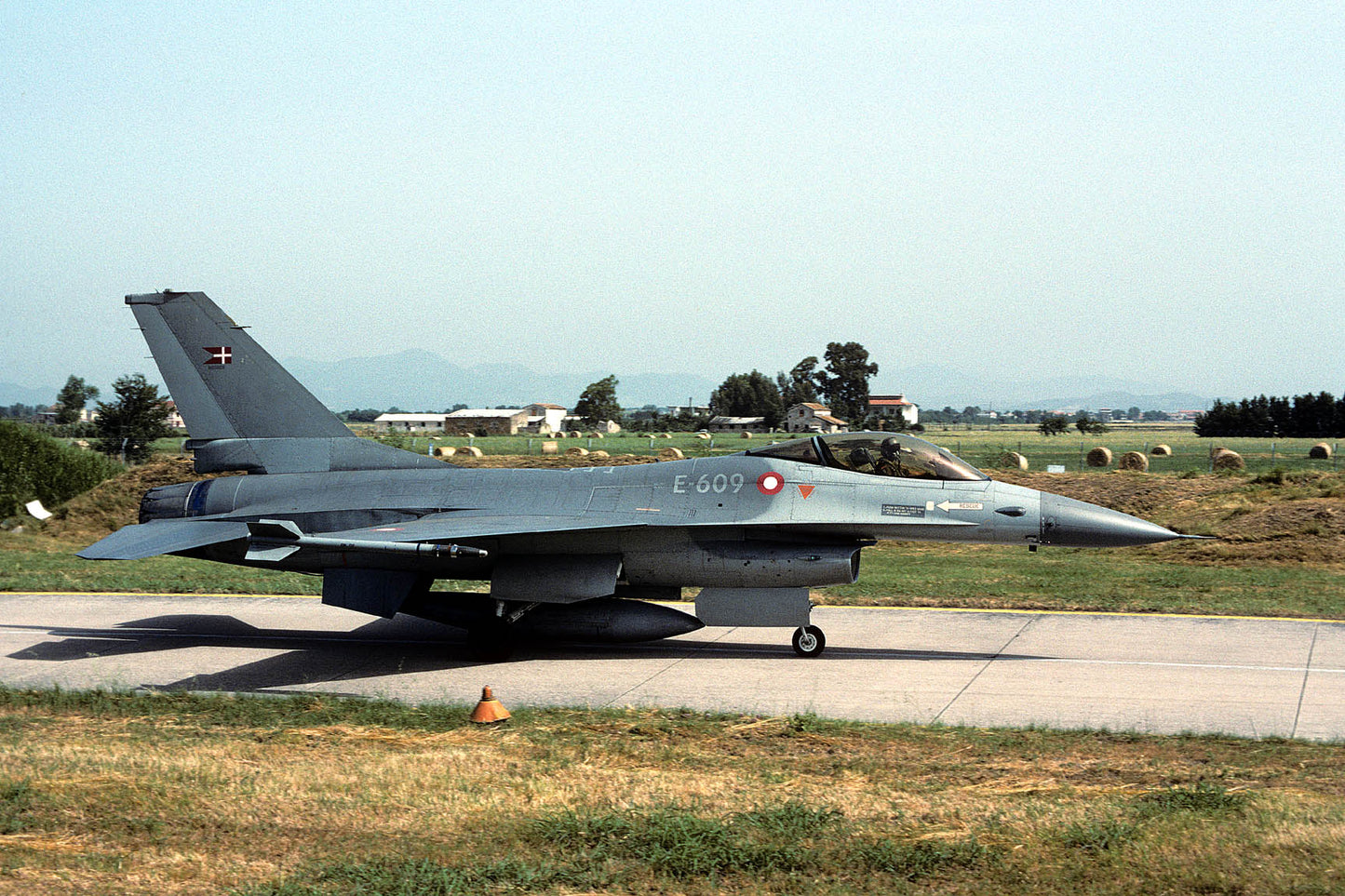 CSL07257 F-16A FIGHTING FALCON E609