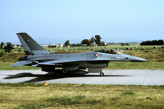 CSL07258 F-16A FIGHTING FALCON E600