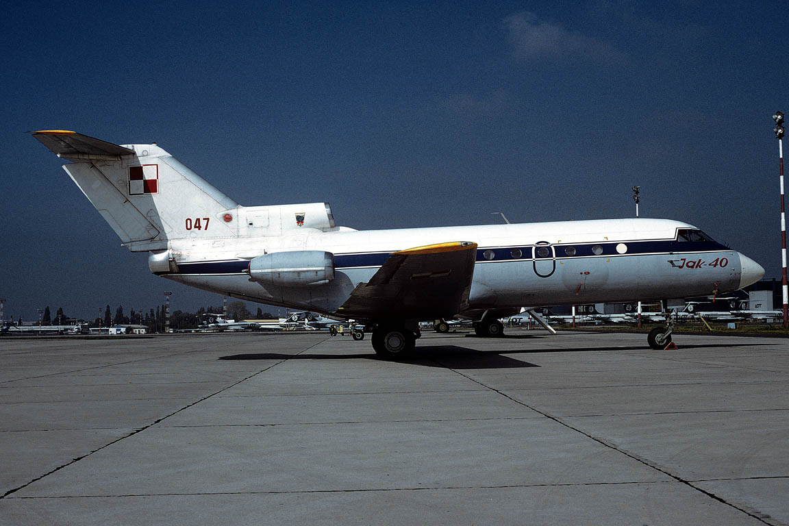 CSL07281 Yak-40 047