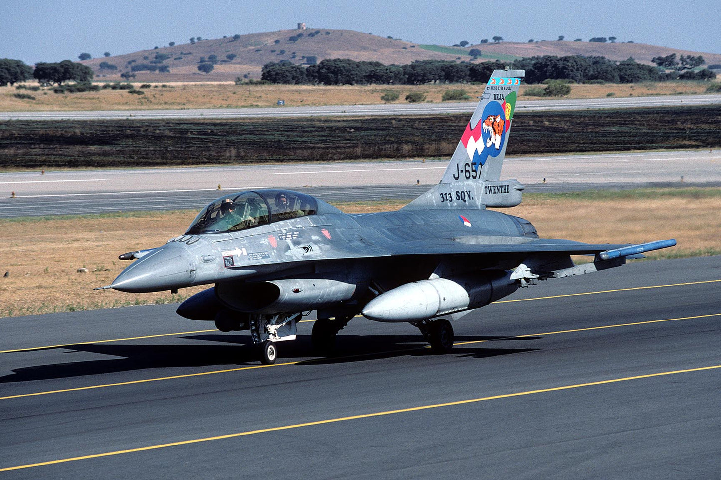 CSL07382 F-16B FIGHTING FALCON J-657