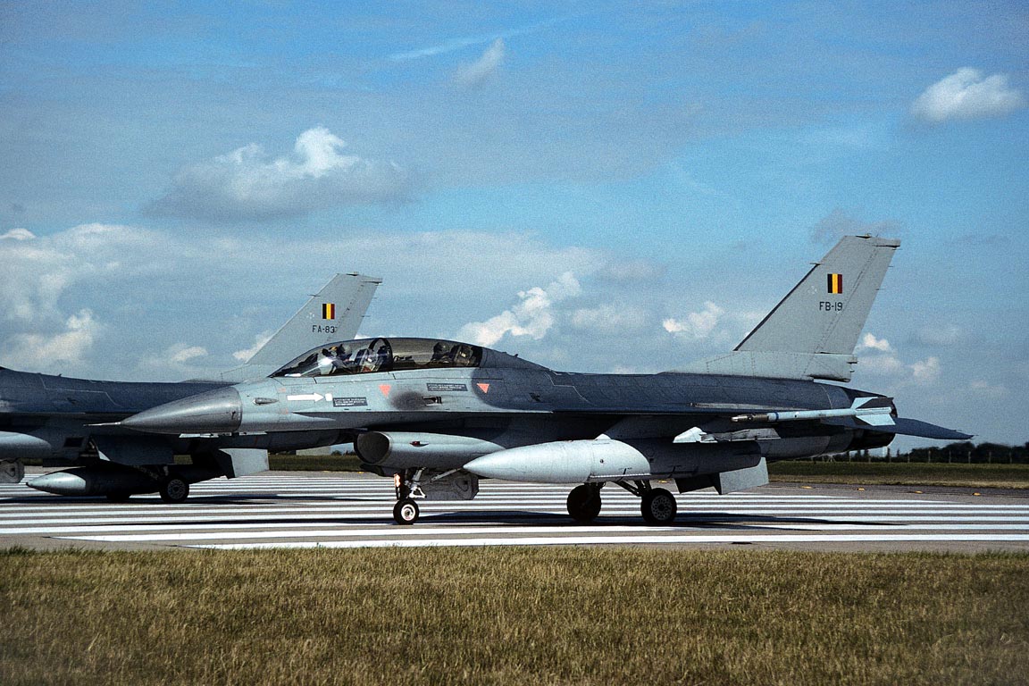 CSL07430 F-16B FIGHTING FALCON FB19