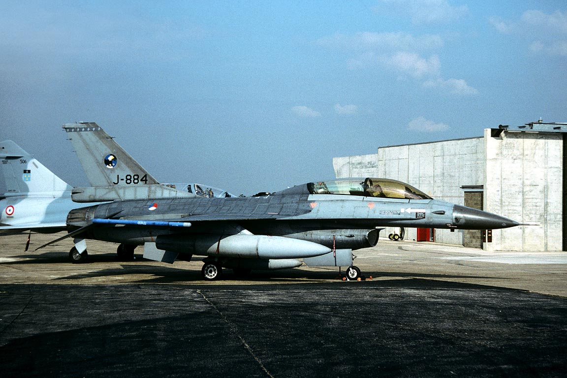 CSL07496 F-16B FIGHTING FALCON J-884