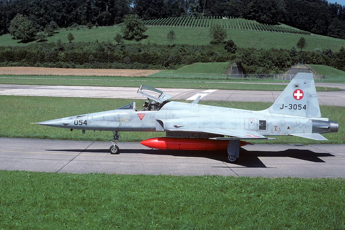 CSL07511 F-5E TIGER J-3054/054