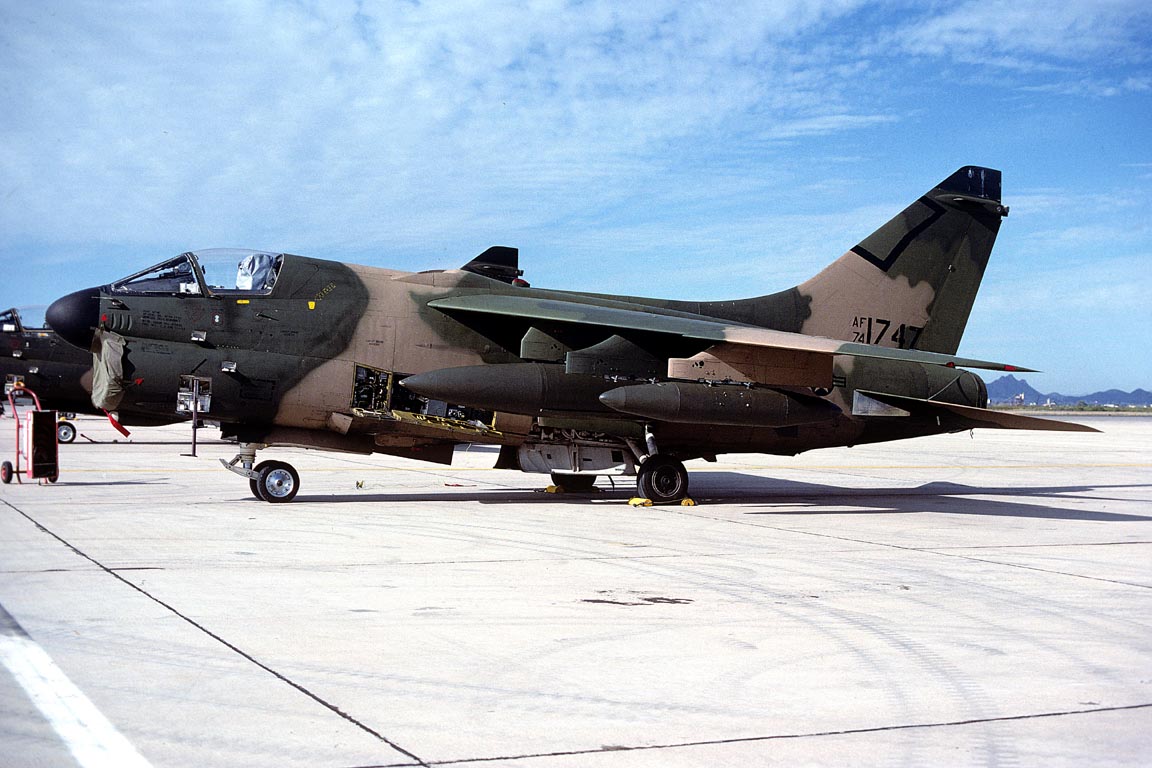 CSL07547 A-7D CORSAIR II 74-1747