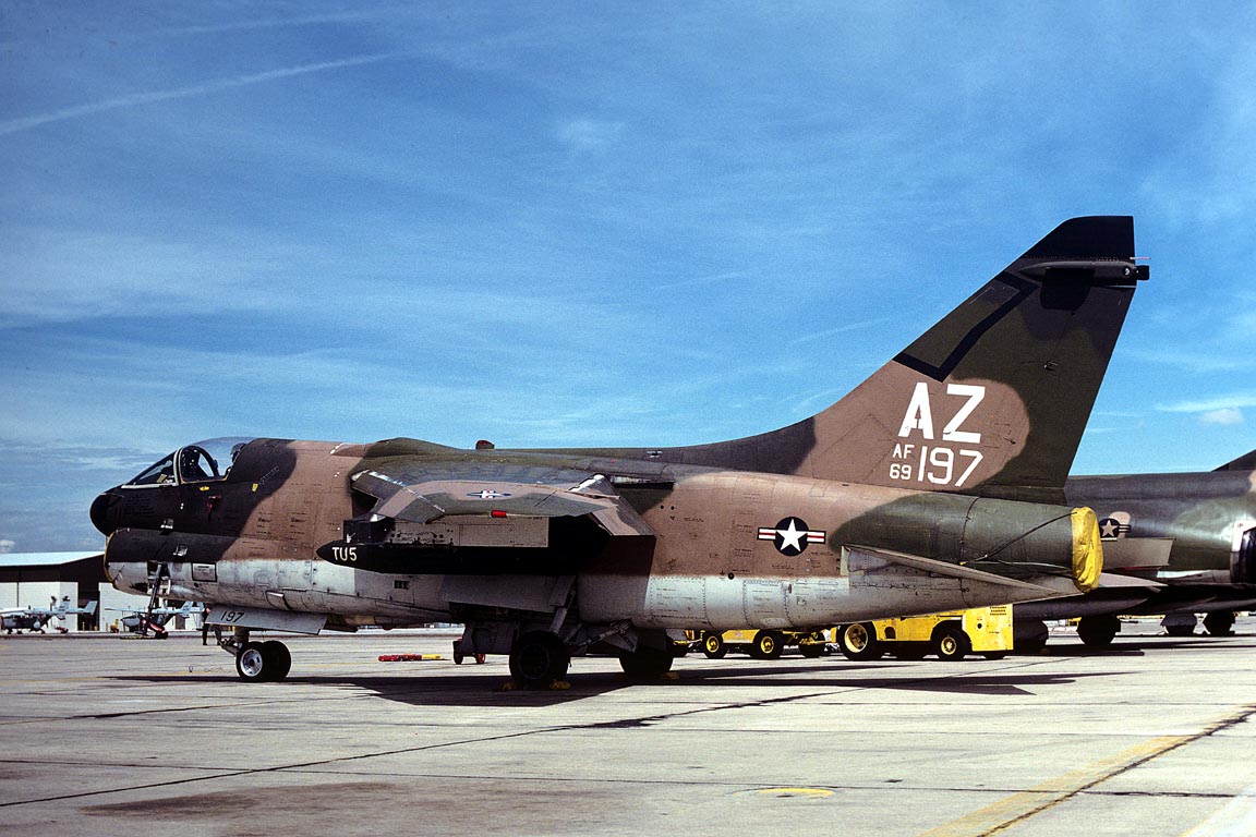 CSL07548 A-7D CORSAIR II 69-6197/AZ