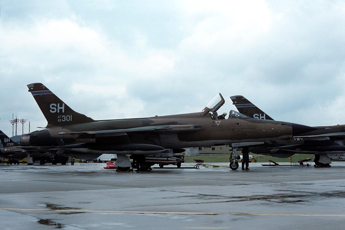 CSL07558 F-105D THUNDERCHIEF 63-8301/SH