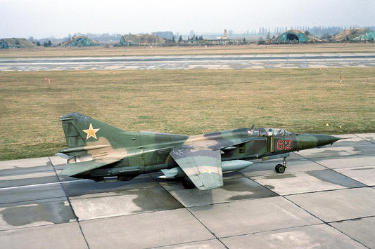 CSL07989 MiG-23UB FLOGGER 62 red