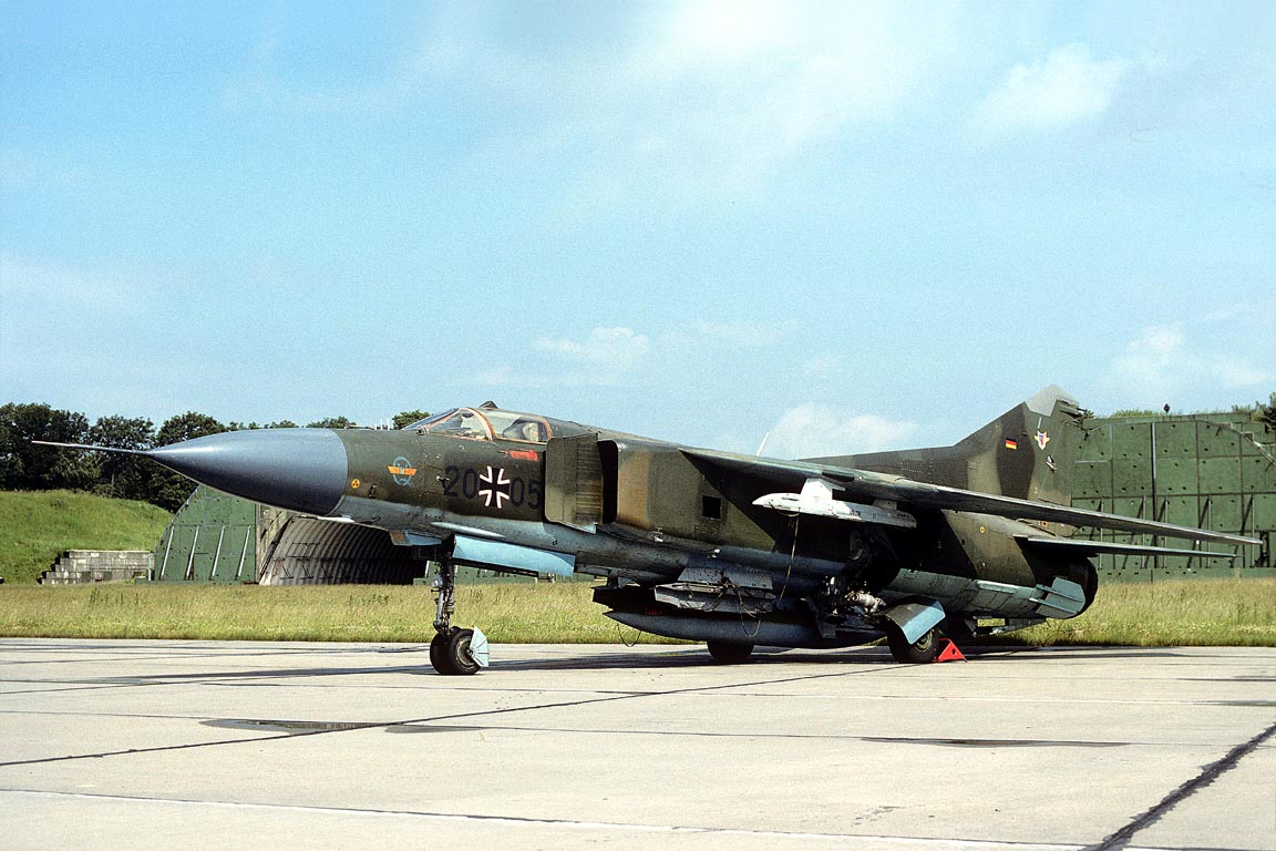 CSL08245 MiG-23MF FLOGGER 20+05