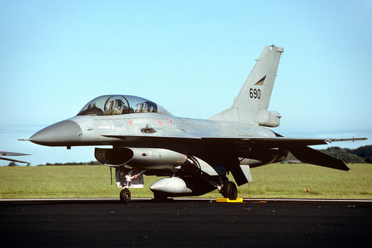 CSL08290 F-16B FIGHTING FALCON 690