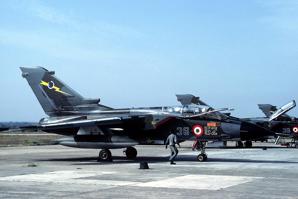 CSL08318 TORNADO IDS MM7056/36-52