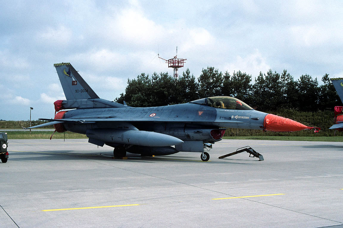 CSL08346 F-16C FIGHTING FALCON 90-0004