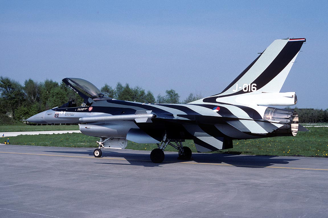 CSL08377 F-16A FIGHTING FALCON J-016