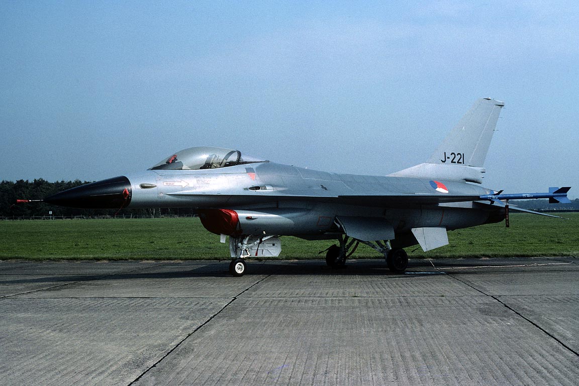 CSL08493 F-16A FIGHTING FALCON J-221