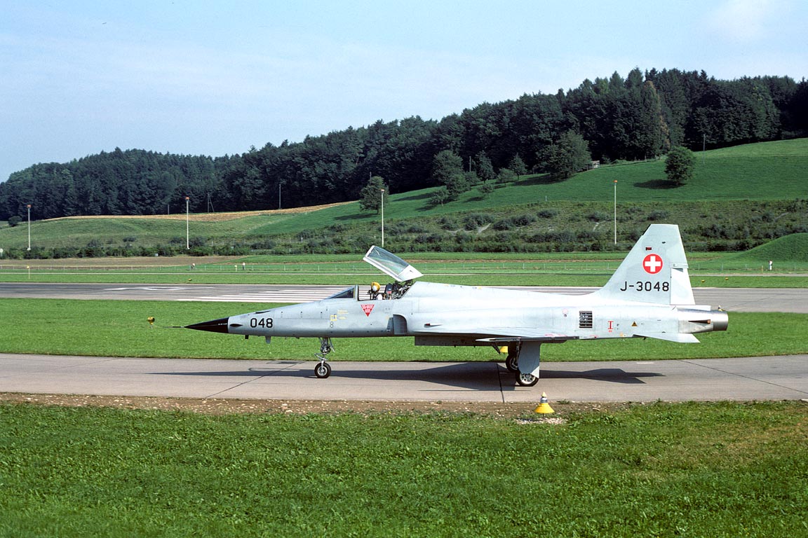 CSL08513 F-5E TIGER J-3048/048