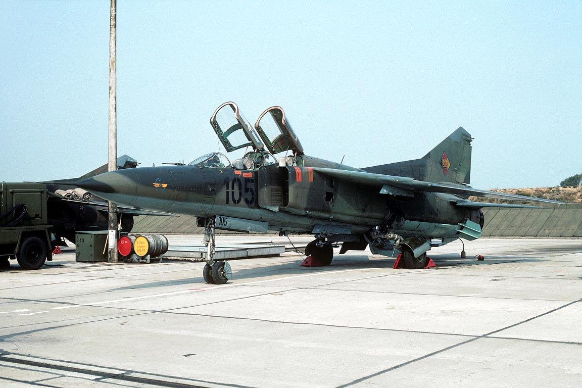 CSL08519 MiG-23UB FLOGGER 105 DDR