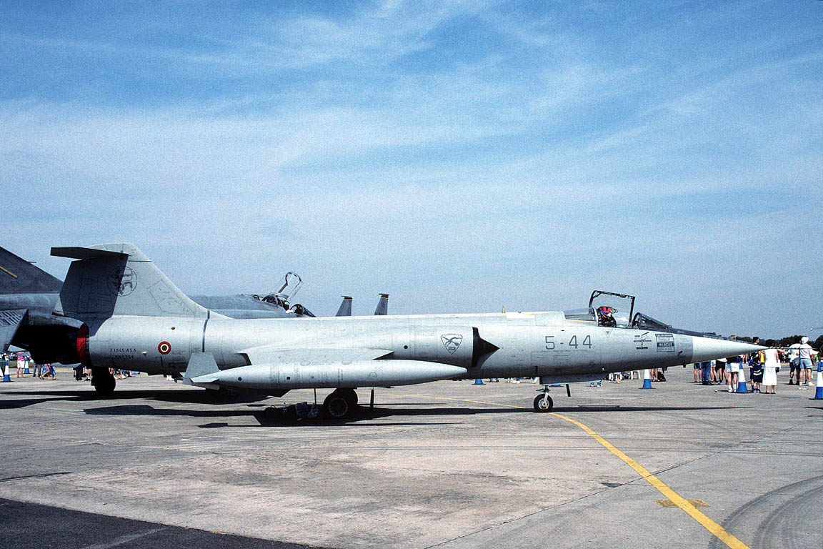 CSL08689 F-104S/ASAM STARFIGHTER MM6704/5-44