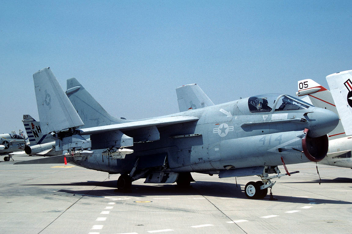 CSL08692 A-7E CORSAIR II 157501/NH414