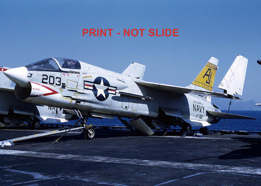 P00017 F-8C CRUSADER 145575/AJ203