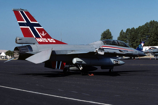 VIG00506 F-16BM FIGHTING FALCON 711